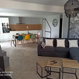 Hébergement de vacances Maison De Village 6/9 Prs, Sauveterre-de-Rouergue